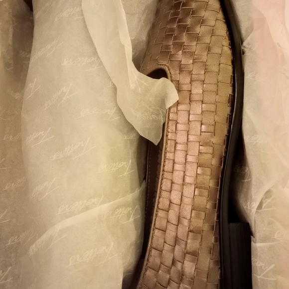 Trotter's Liz Leather Pewter Loafers - 10.5 - Picture 8 of 11